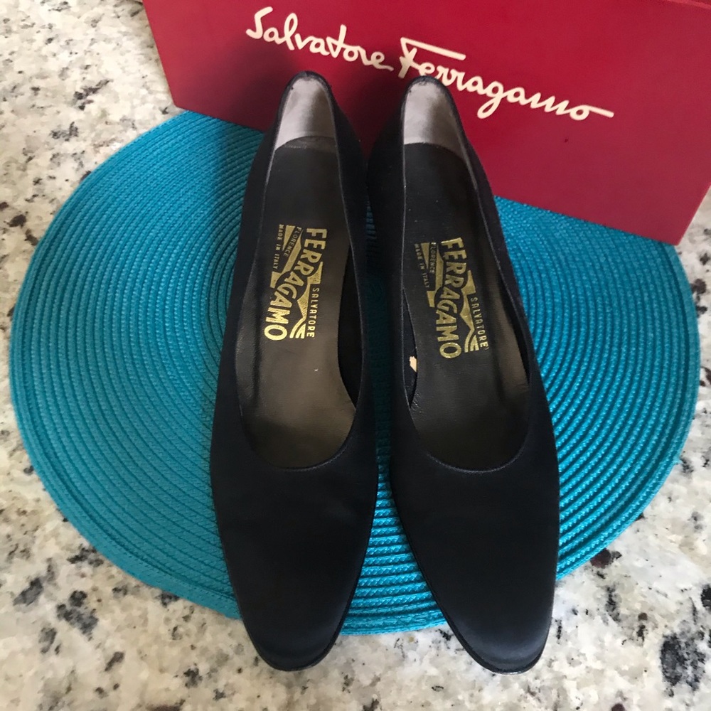 Salvatore Ferragamo Dublino Black Flats 7 1/2 AAAA